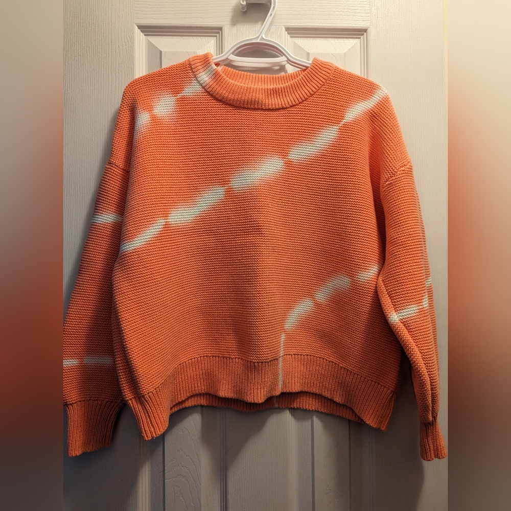 Super cute coral/orange tie-dye sweater from old navy size M